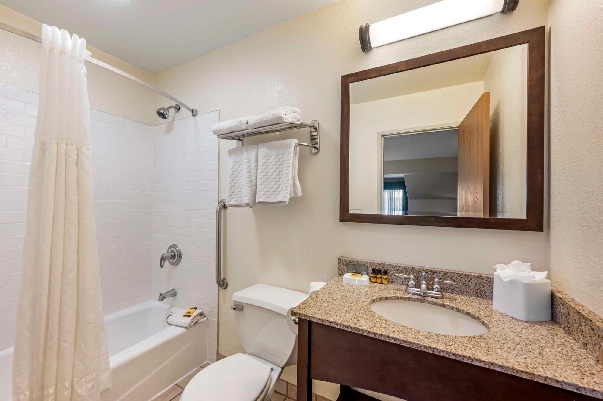 Best Western Plus Eagle Vail Airport Екстериор снимка