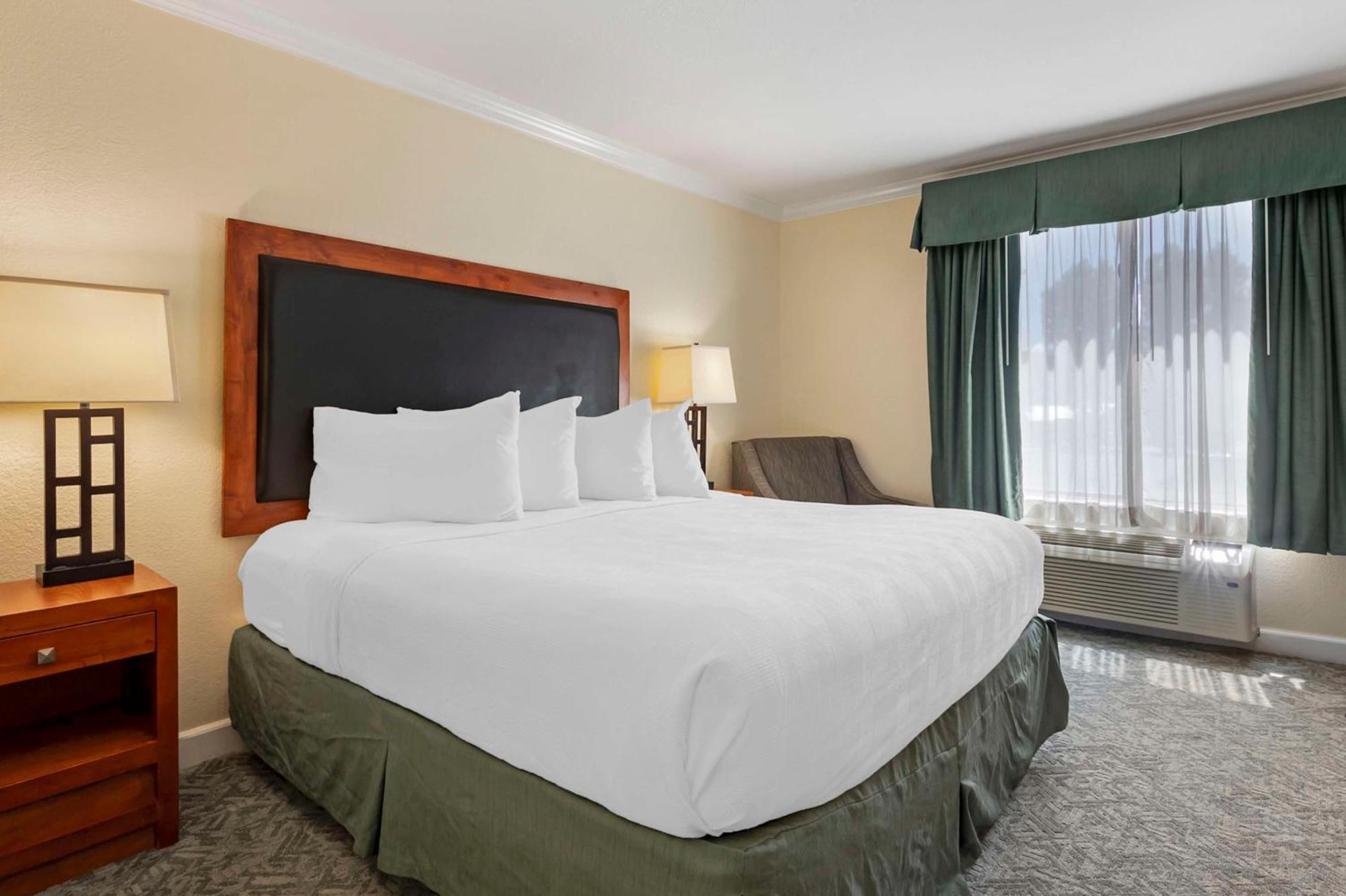 Best Western Plus Eagle Vail Airport Екстериор снимка