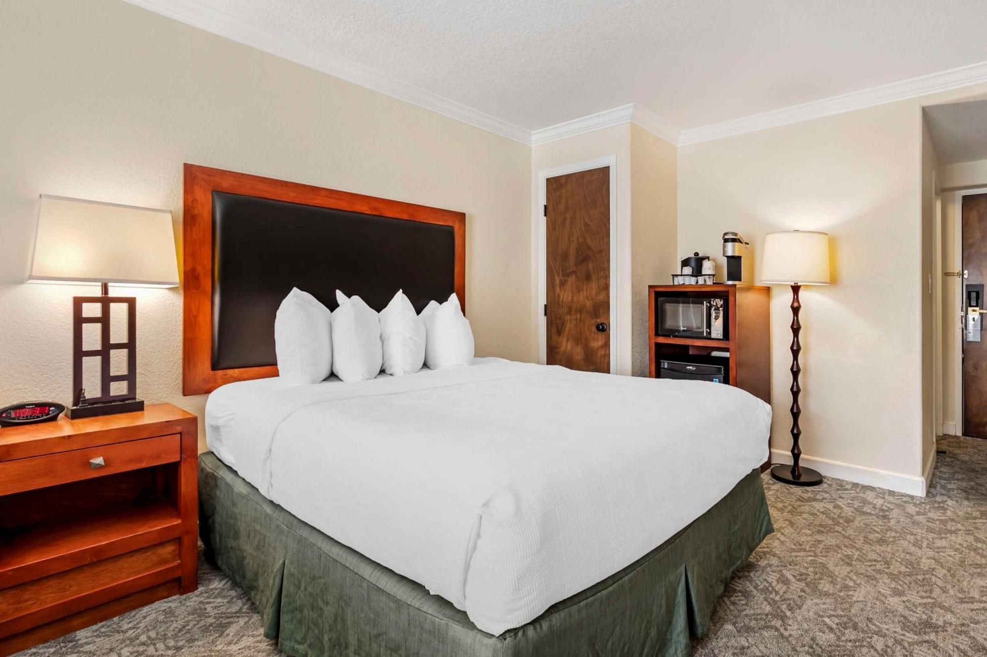 Best Western Plus Eagle Vail Airport Екстериор снимка