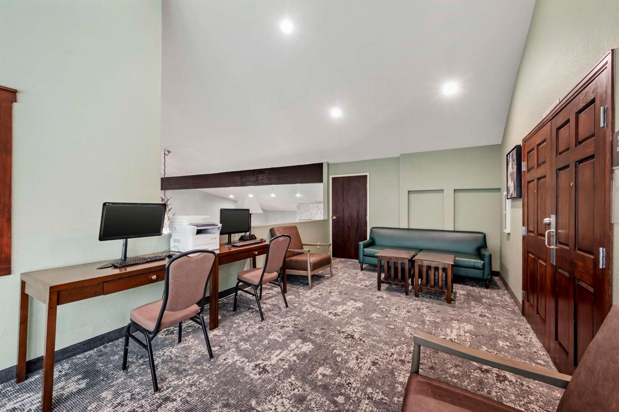 Best Western Plus Eagle Vail Airport Екстериор снимка