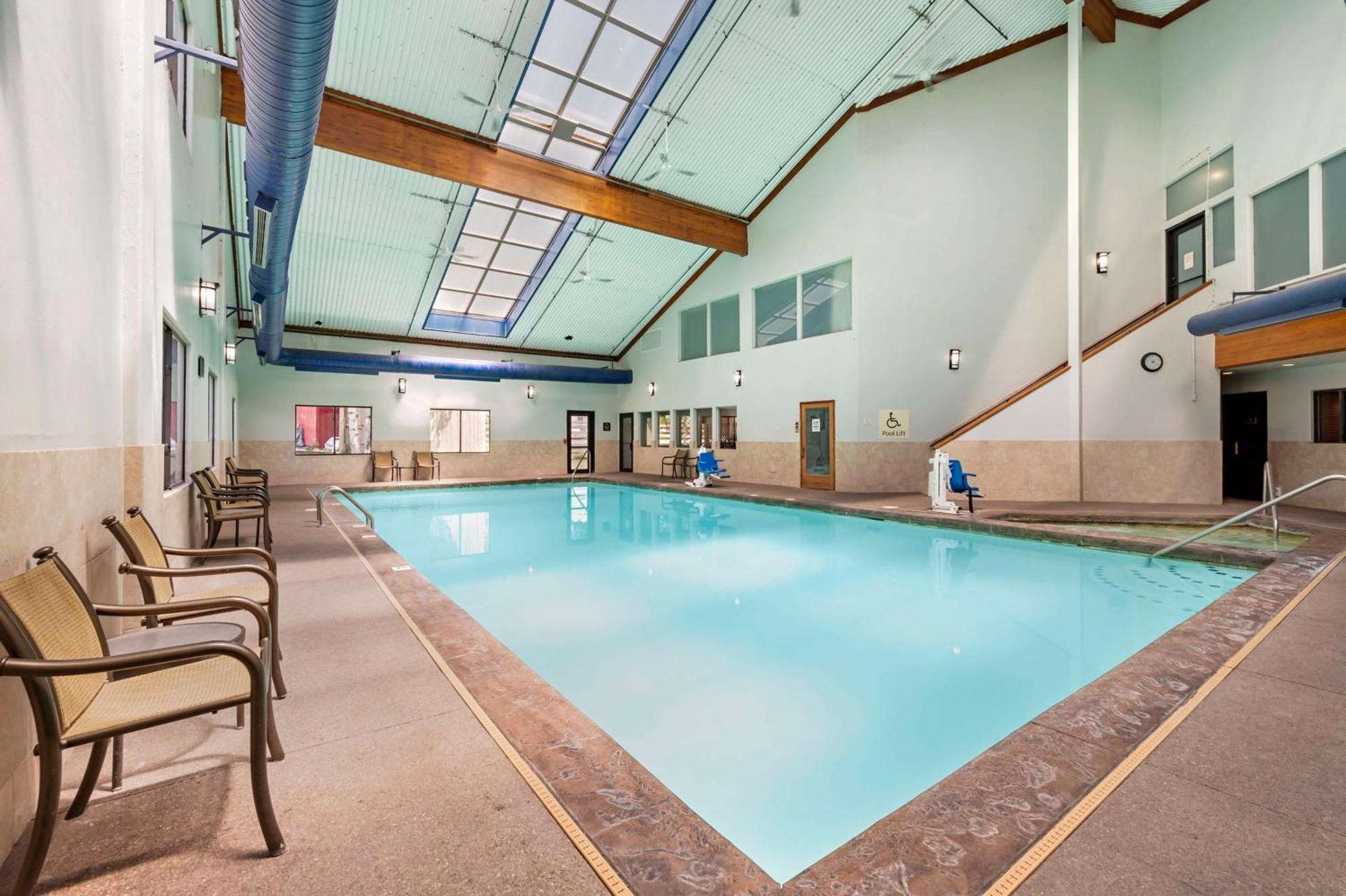 Best Western Plus Eagle Vail Airport Екстериор снимка
